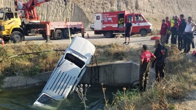 Otomobil sulama kanalına uçtu!