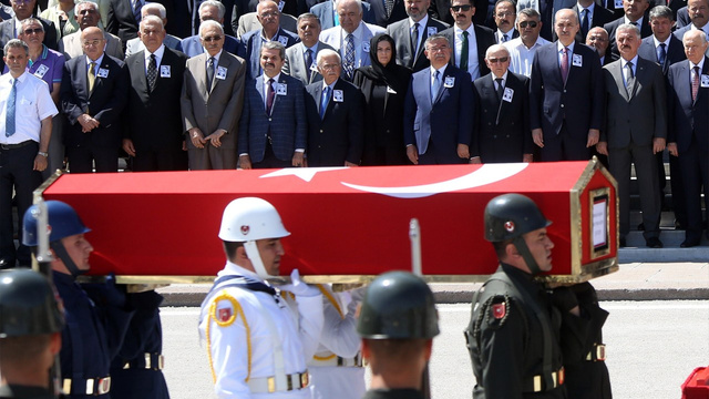 Eski TBMM Başkanı Bozbeyli için TBMM’de tören düzenlendi