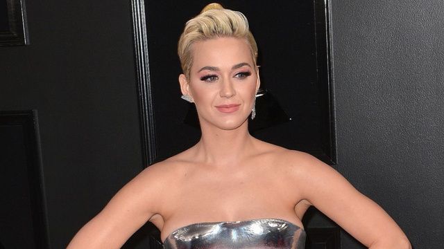Katy Perry beyninden vurulmuşa döndü!