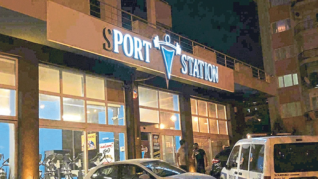 Spor salonu kurşun yağmuruna tutuldu