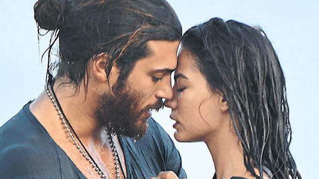 Can Yaman ve Demet Özdemir'den konuşulan mesajlar!