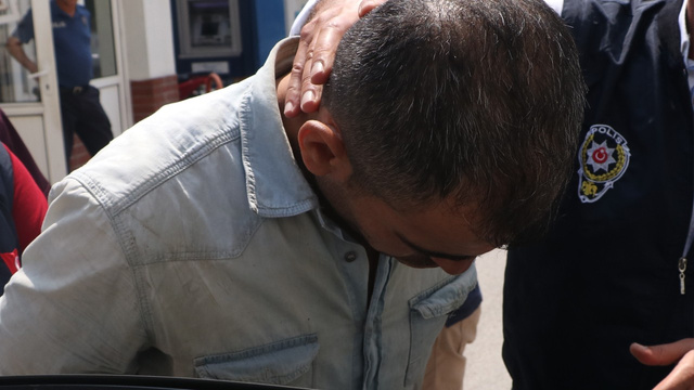 Polis dilenci kılığına girerek katil zanlısını yakaladı!