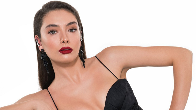 Neslihan Atagül neden köy evine yerleşiyor?