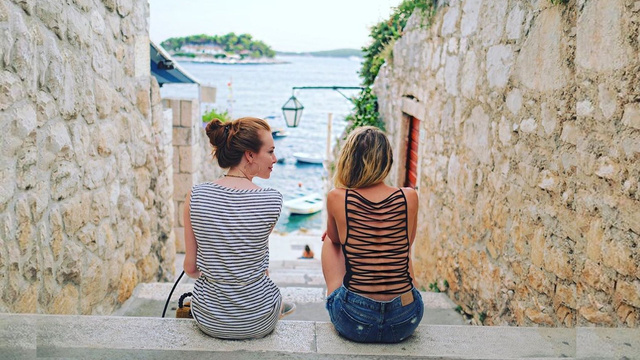 Elçin Sangu ve Burcu Biricik’in keyifli tatili