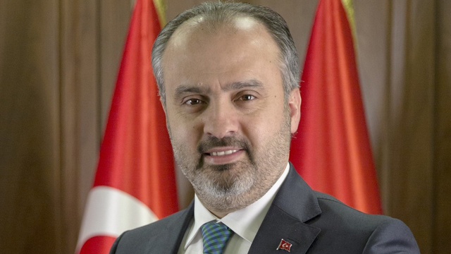AKP’li başkan o şirketlerden istifa etti!