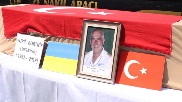Kahraman Ukraynalı pilota İzmir'de cenaze töreni