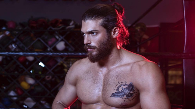 Can Yaman ile ilgili merak uyandıran gelişme!