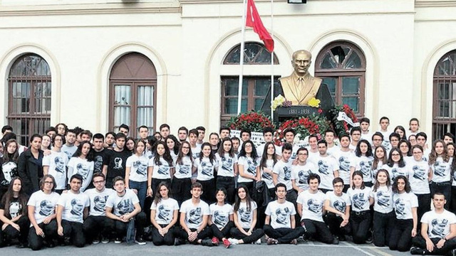 İki tarihi lisede 'bekçi krizi' yaşanıyor!