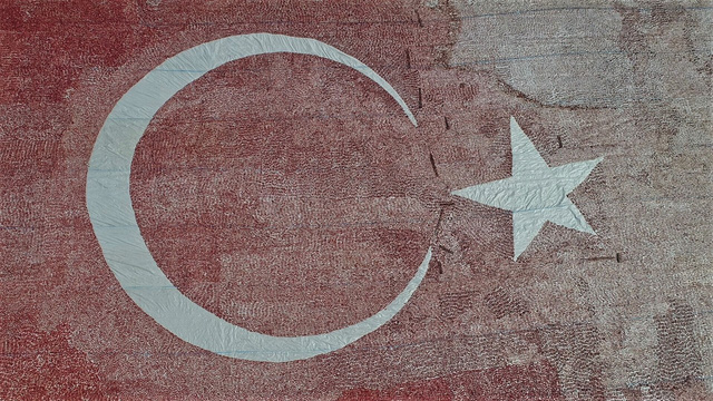 Kurutmaya bırakılan domateslerle "Ay-Yıldız" oluşturdular