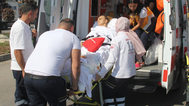 Ambulans kaza yapınca yeniden hastanelik oldu!