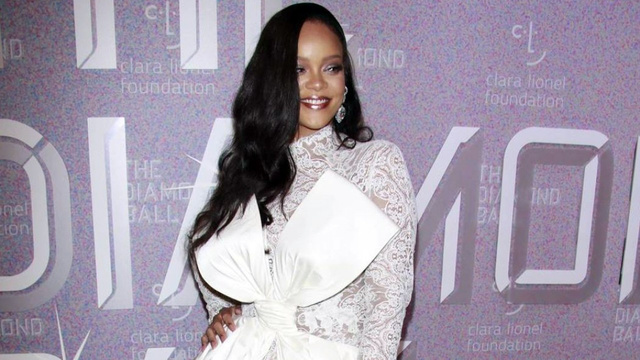 Rihanna minicik çantaya kaç para ödedi?