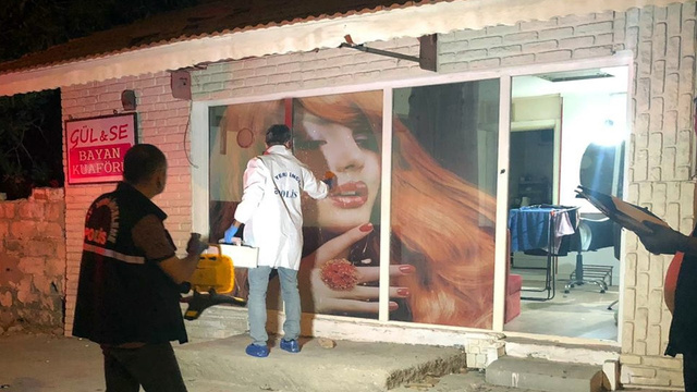 Kafasına poşet geçirip dükkanı kurşunladı!