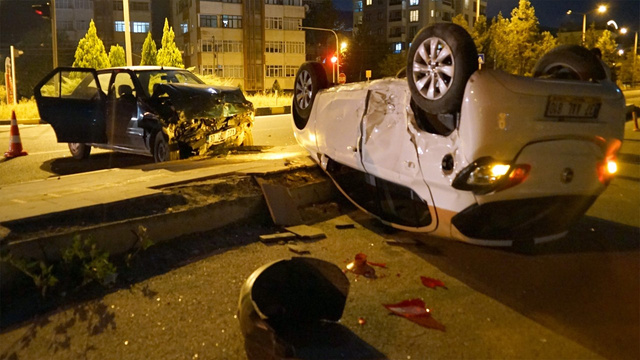 Kastamonu’da kavşakta iki otomobil çarpıştı