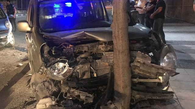 Manisa'da 3 araç birbirine girdi: 2 yaralı