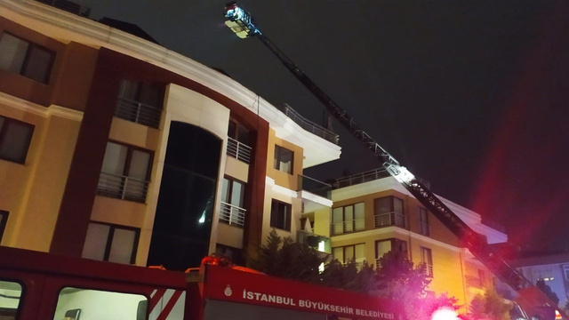 Bakırköy'de lüks sitede korkutan yangın
