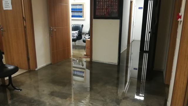 İzmir’de yağışların etkisiyle karakolu su bastı!