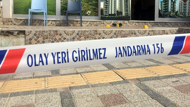 Emlakçı ortağına kurşun yağdırdı!