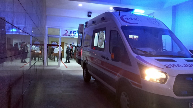 Yaya geçidinde yavaşlamayan minibüs çocuğa çarptı!