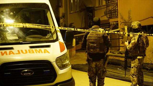 Teröristlerin cesetleri evden çıkarıldı