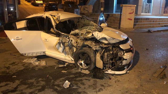 Ankara’da otomobil kamyonete arkadan çarptı!