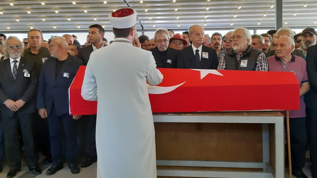 Tarık Ünlüoğlu'nun cenazesinde yankesici şoku!