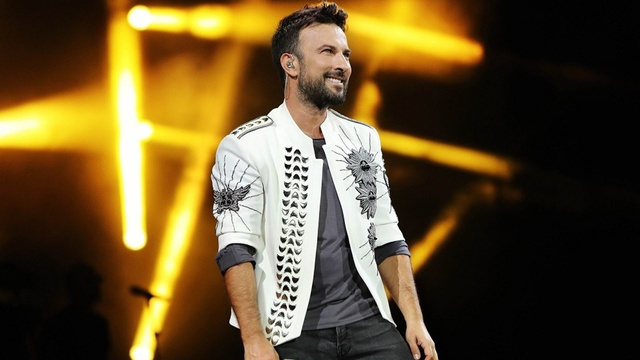 Tarkan Londra'da konser verdi