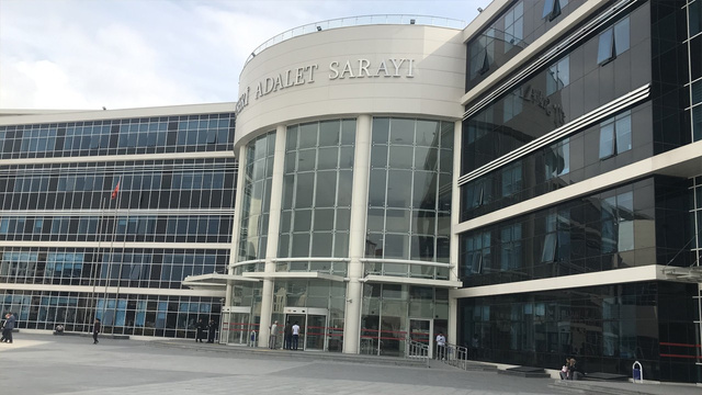 Boşanma davasında damat ile kayınbaba yumruklaştı
