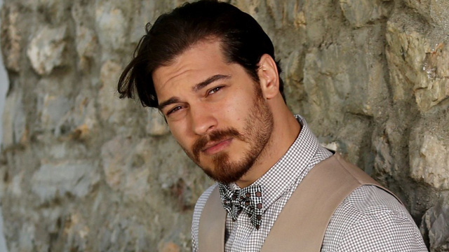 Çağatay Ulusoy sinema filmi için Londra'da