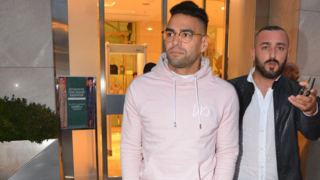 AVM'de Falcao'ya yoğun ilgi