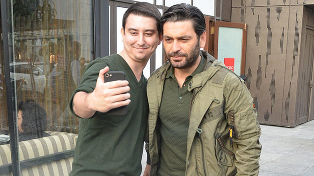 Ozan Akbaba'ya AVM'de yoğun ilgi