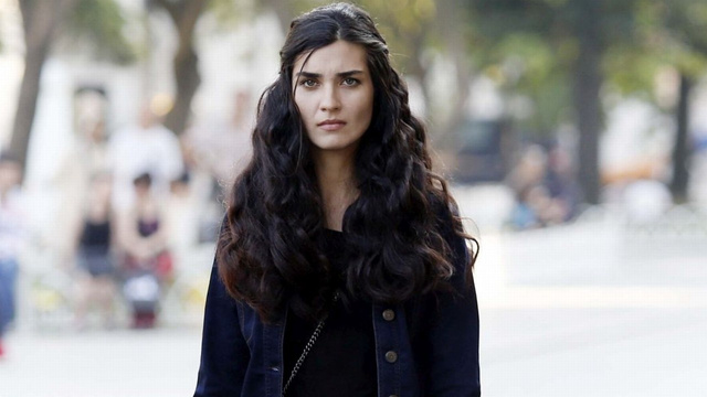 Tuba Büyüküstün yeni otomobiliyle dikkat çekti