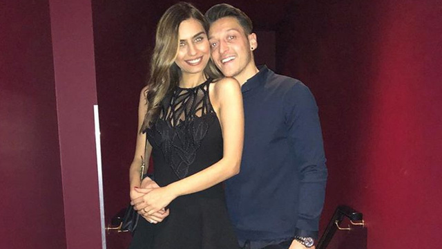 Amine Gülşe Mesut Özil için mutfağa girdi