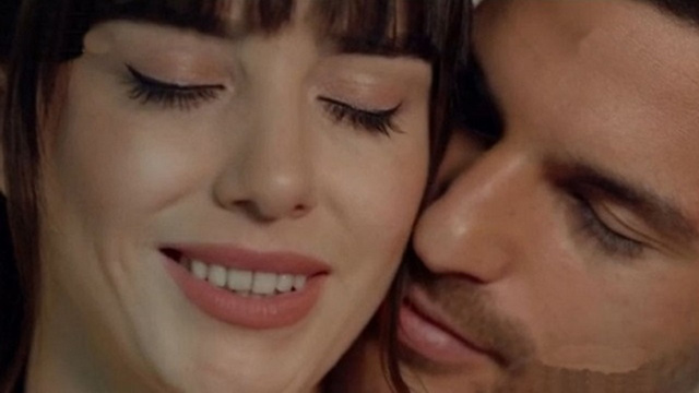 Özge Gürel'in paylaşımı takipçilerini harekete geçirdi!