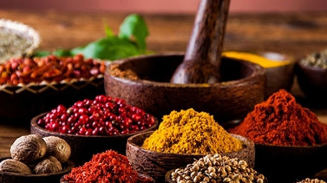 Açıkta baharat kavgası büyüdü