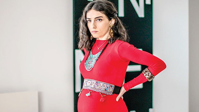 Hazar Ergüçlü'nün BBC dizisinden ilk karesi