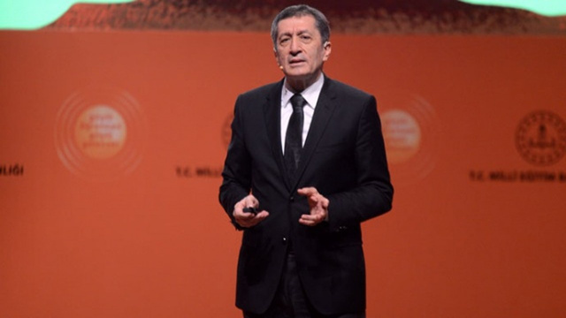 Bakan Ziya Selçuk: "Çocuklarımız deneme tahtası değil!"