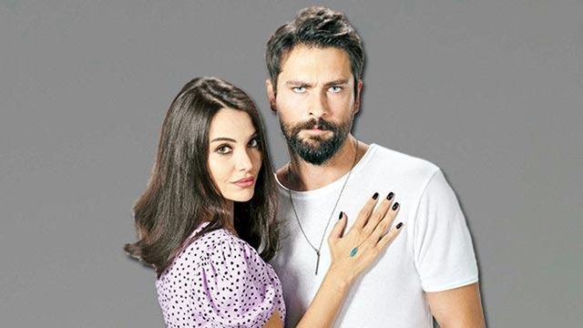 Tuvana Türkay ve Onur Tuna'dan sürpriz atak!