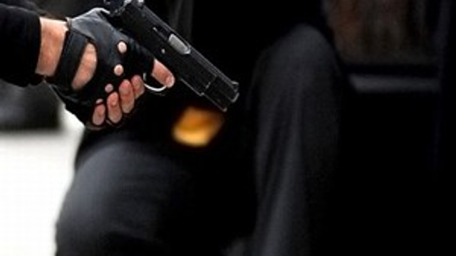 Alışveriş merkezinde cinayet ve soygun dehşeti!