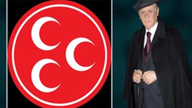 Devlet Bahçeli'den kasket ve tespihli poz