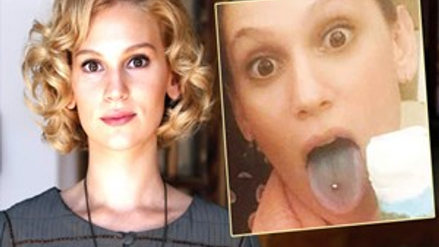 Farah Zeynep Abdullah piercingini gösterdi