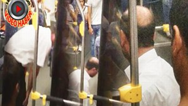 Şoför otobüsü durdurup namaz kıldı