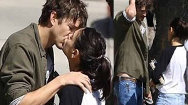 Asthon Kutcher ve Mina Kunis ilk günkü aşıklar gibi