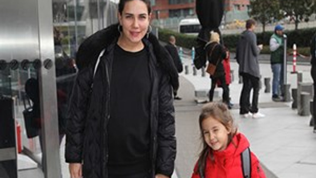 Buse Varol, İzmir'den misafirlerini ağırladı
