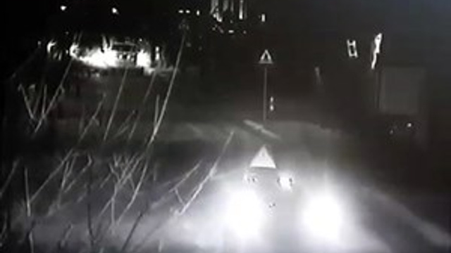 Polis gibi davranarak, yolu kapattılar!