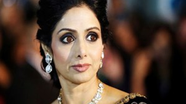 Ünlü Bollywood yıldızı küvette boğularak can verdi!