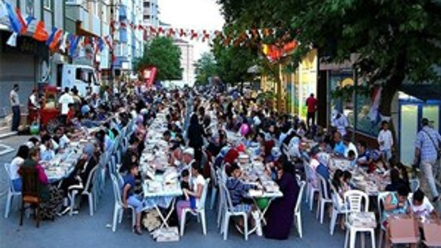 Sevgi Sofrası Zümrütevler’de kuruldu