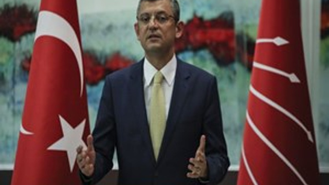 FETÖ belgelerini inceleyen Özgür Özel'den ilk açıklama