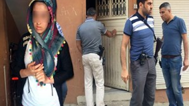 Evleneceği ihbarını alınca eve baskın yaptılar!