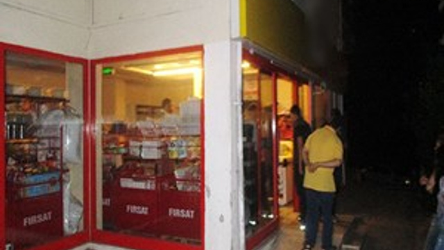Maltepe’de silahlı maskeli market soygunu