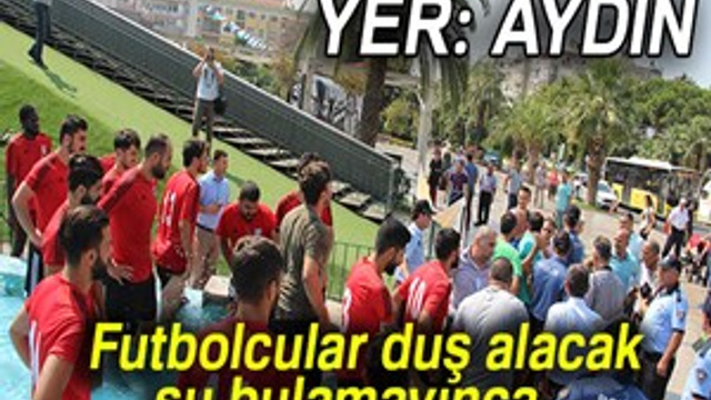 Suları kesilen futbolcular çareyi süs havuzunda buldu!